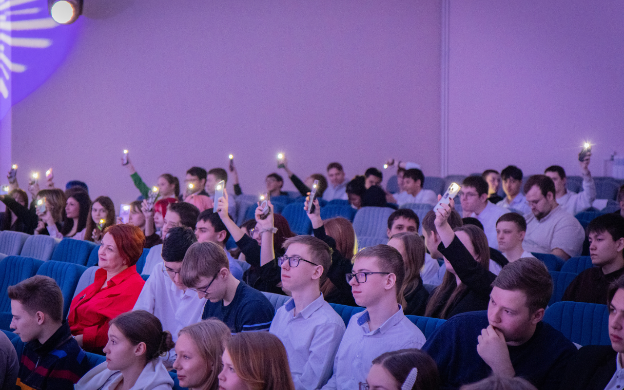 ФОТО к новости: Профориентация через практику и вдохновение: НГПУ провёл выездное мероприятие для школьников Новосибирского района