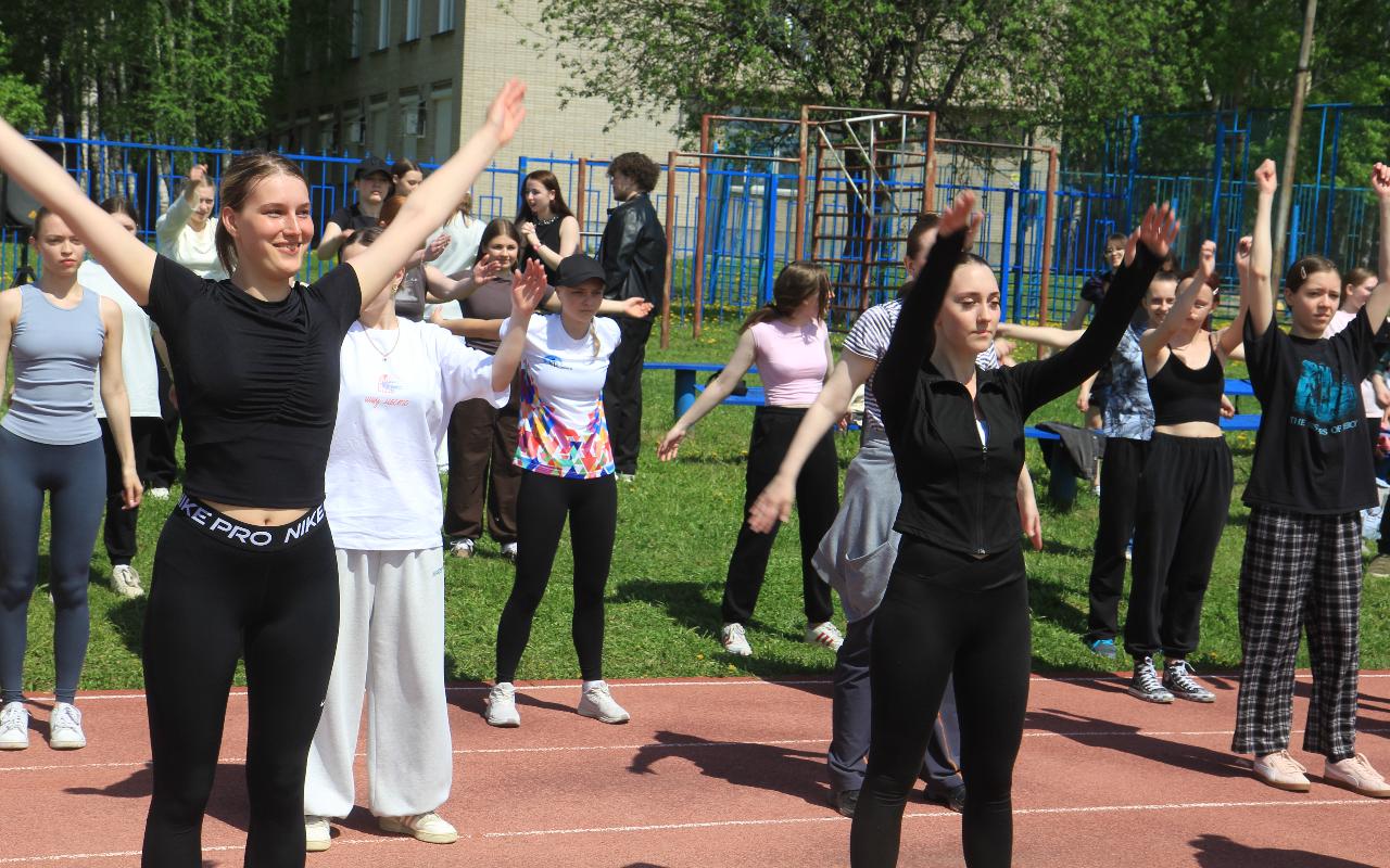 ФОТО к новости: Зарядка с чемпионом по кикбоксингу и мастер-классы: в НГПУ завершилась «Спортивная весна»