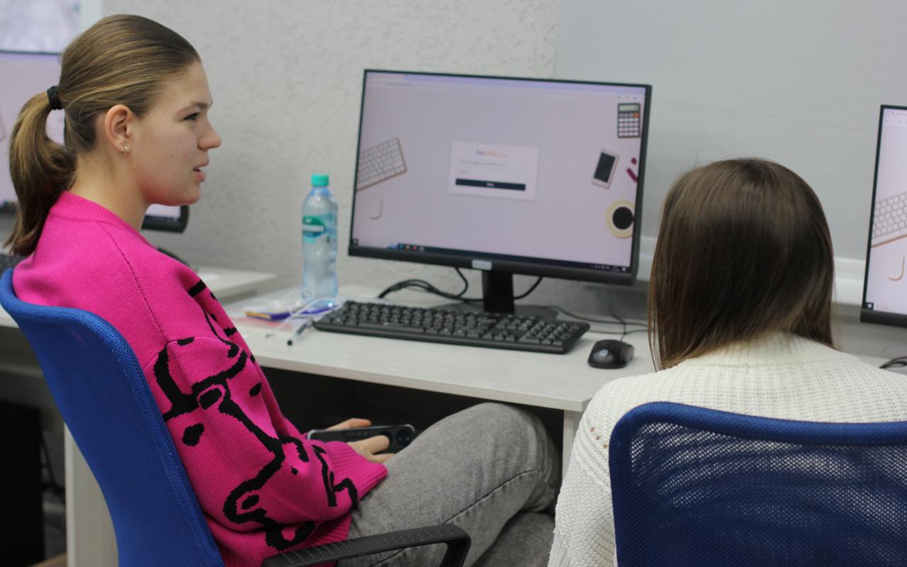 ФОТО к новости: НГПУ принял финалистов Всероссийского чемпионата сочинений «Своими словами»