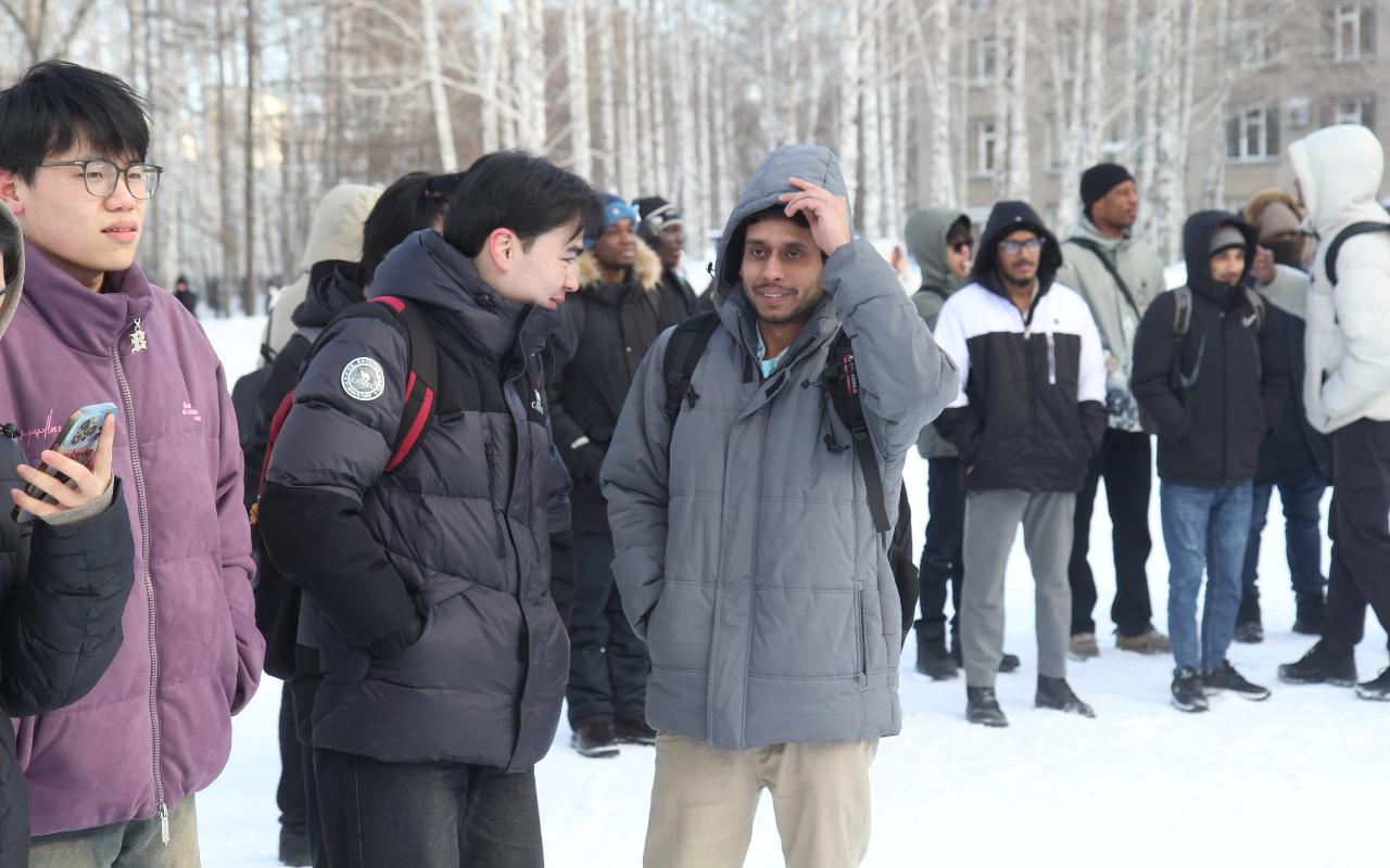 ФОТО к новости: Праздничный поезд и хороводы: в НГПУ встретили Масленицу