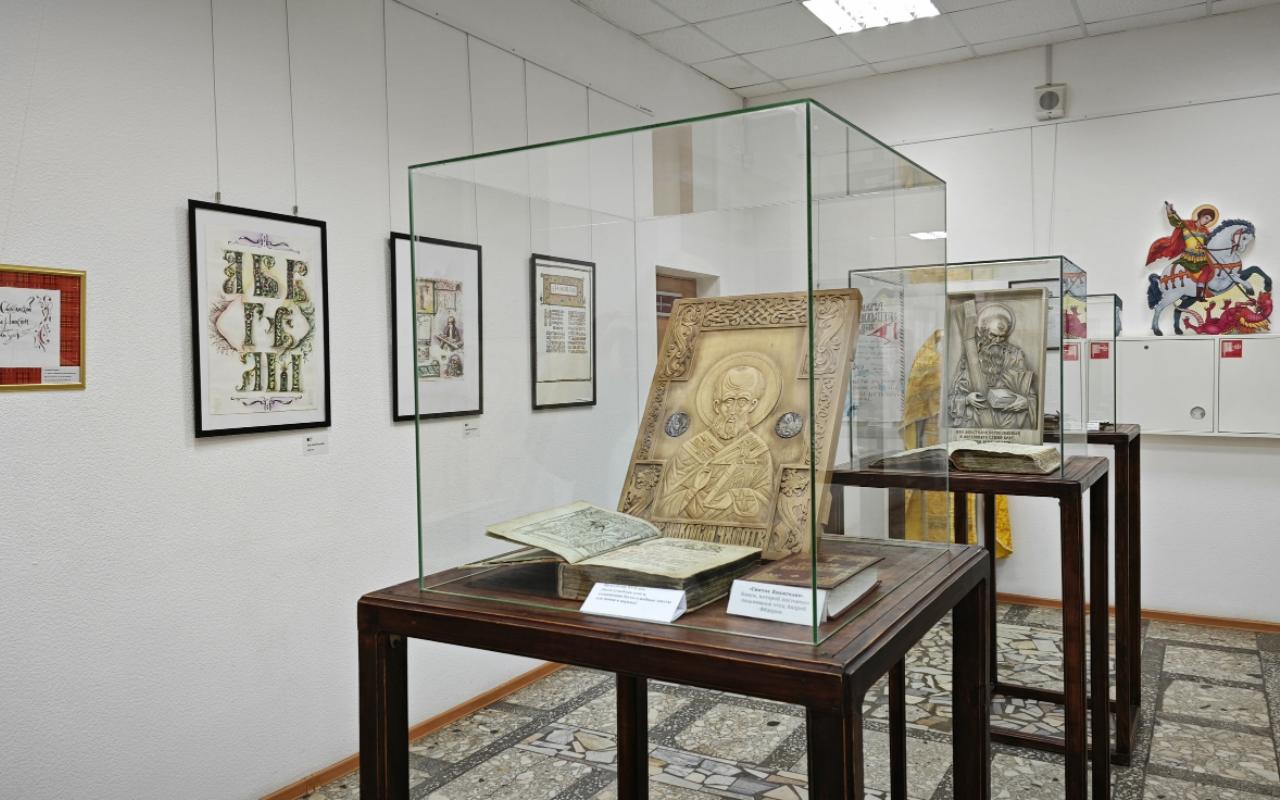 ФОТО к новости: НГПУ и НГОНБ открывают двери в мир славянских букв