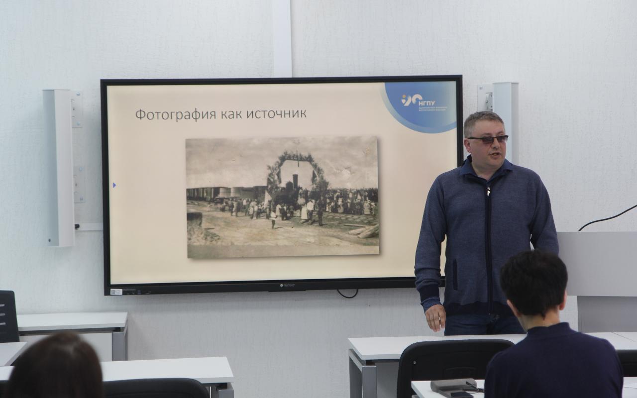 От истории семьи – к истории России: мастер-класс в НГПУ дал победитель конкурса Фонда Румянцева
