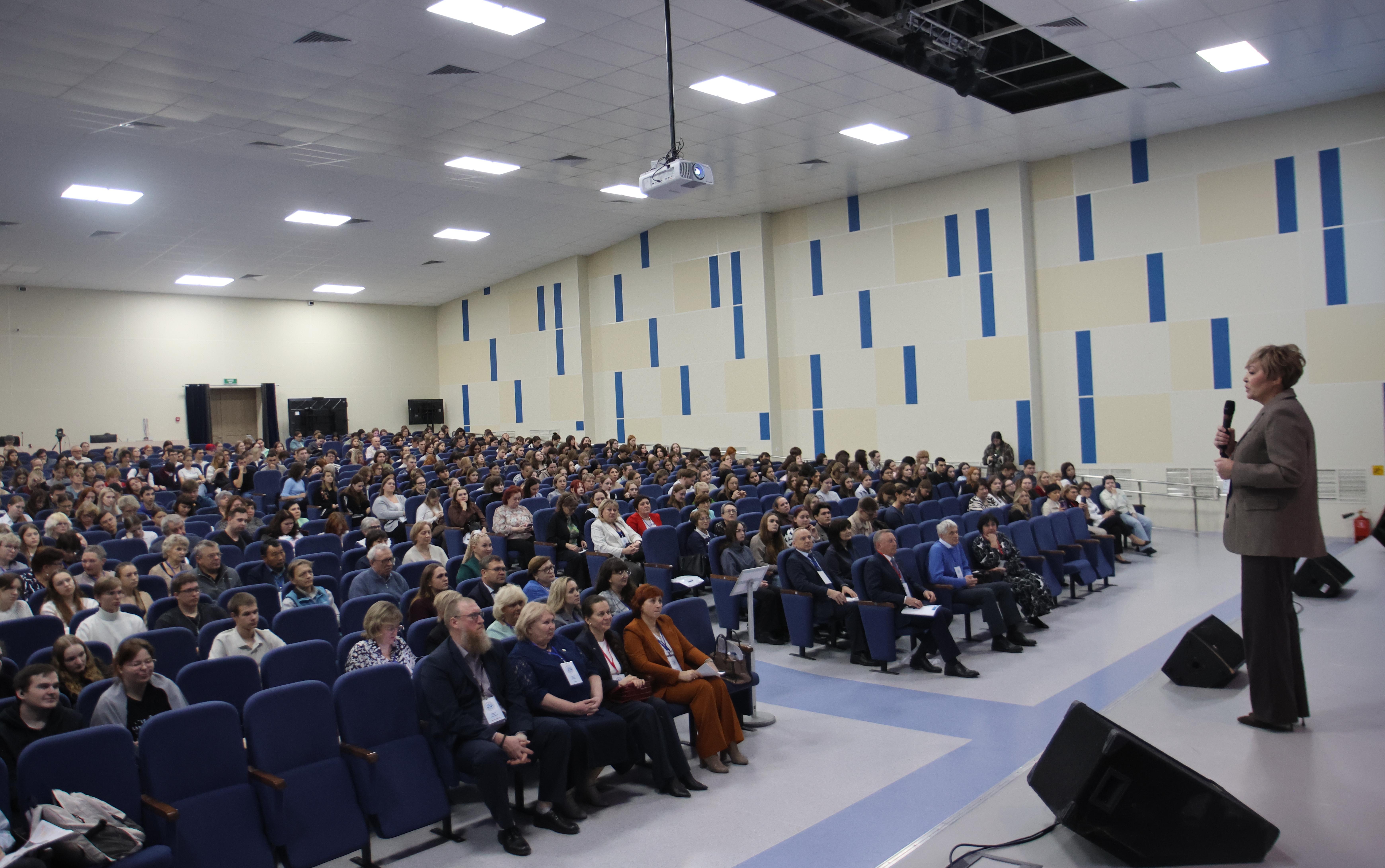 ФОТО к новости: Перспективы развития естественно-научного и математического образования обсуждают в НГПУ