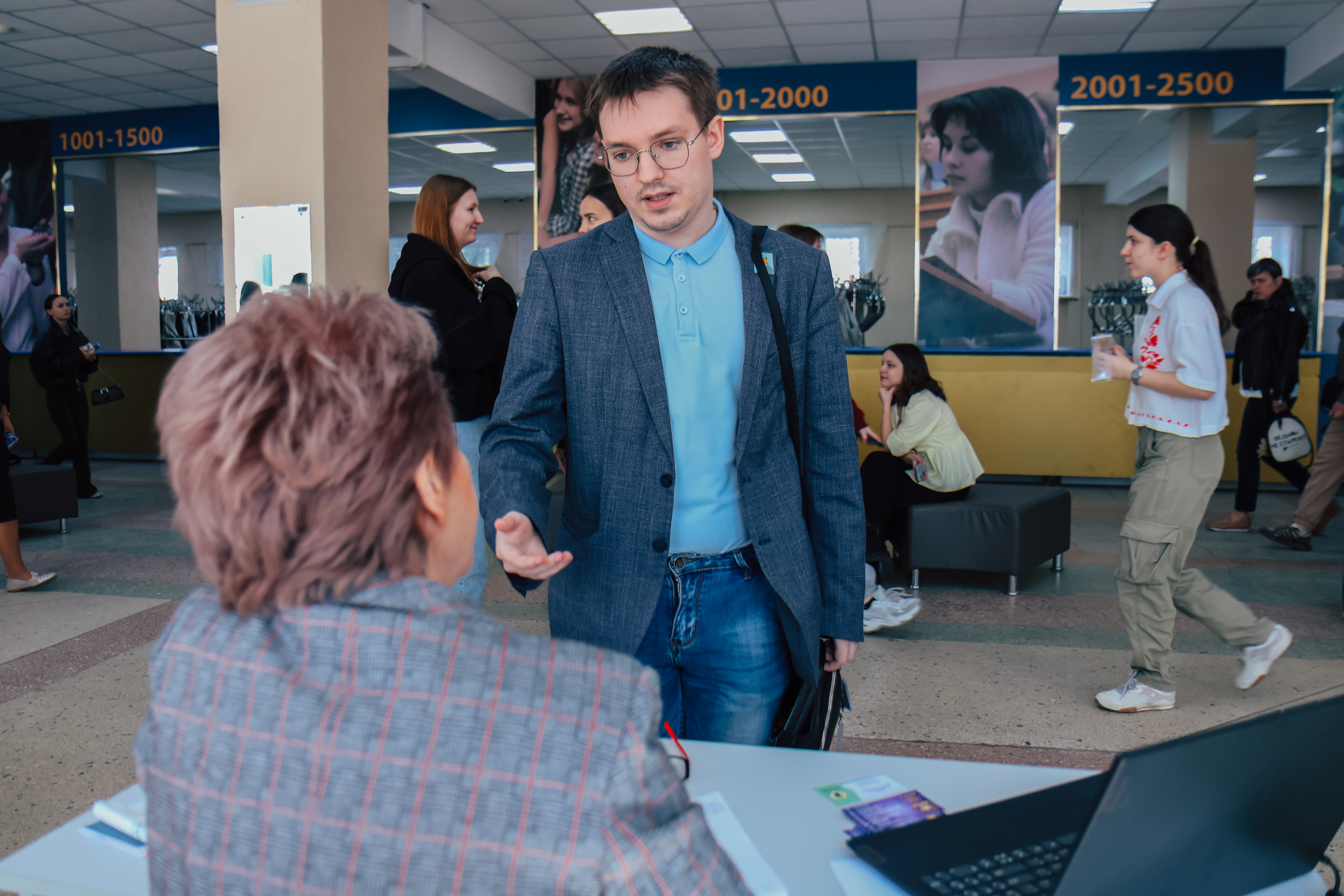 ФОТО к новости: Работодатели и будущие учителя встретились в НГПУ на Дне работодателя