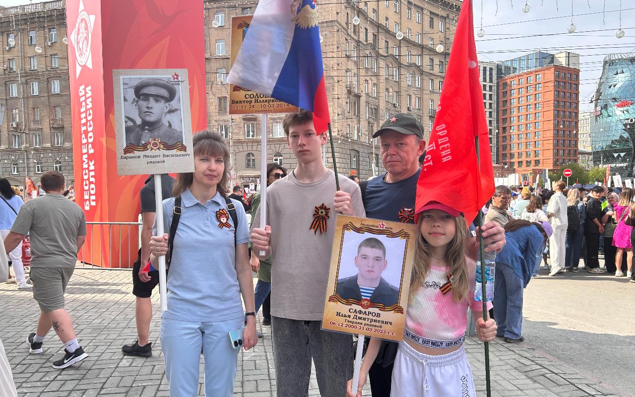 ФОТО к новости: НГПУ — в колонне Бессмертного полка: память, которая объединяет поколения
