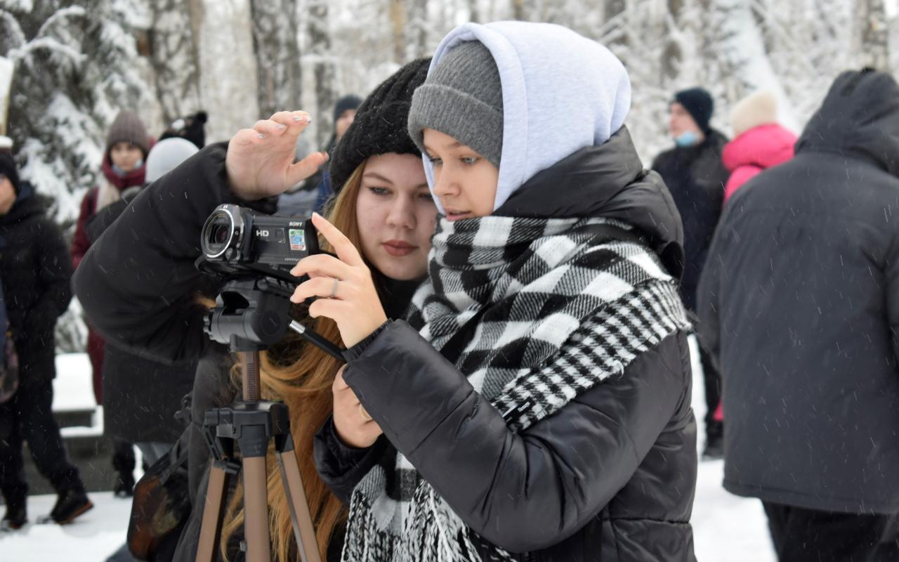 ФОТО к новости: Кафедра журналистики НГПУ организовала для юнкоров пресс-тур в СибНИА