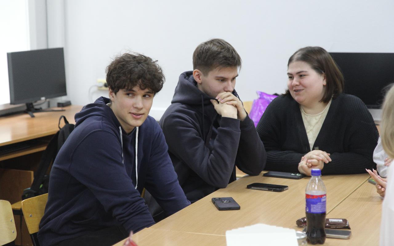 ФОТО к новости: Эксперт НГПУ Наталья Дутова: трудности детей-билингвов с усвоением русской терминологии — не проблема, а скрытый ресурс