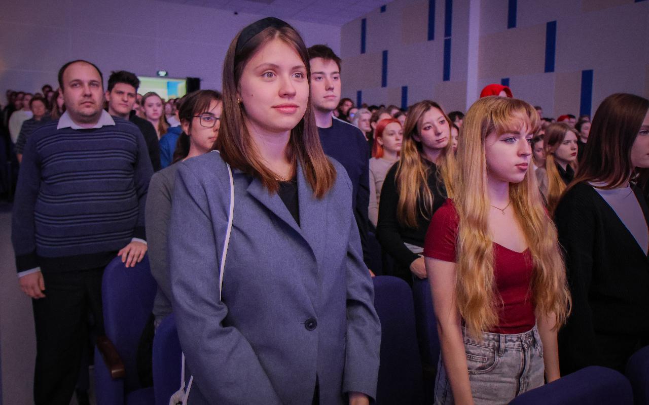 ФОТО к новости: Награды за профессионализм и подвижничество: в НГПУ прошел праздничный концерт к Дню Учителя