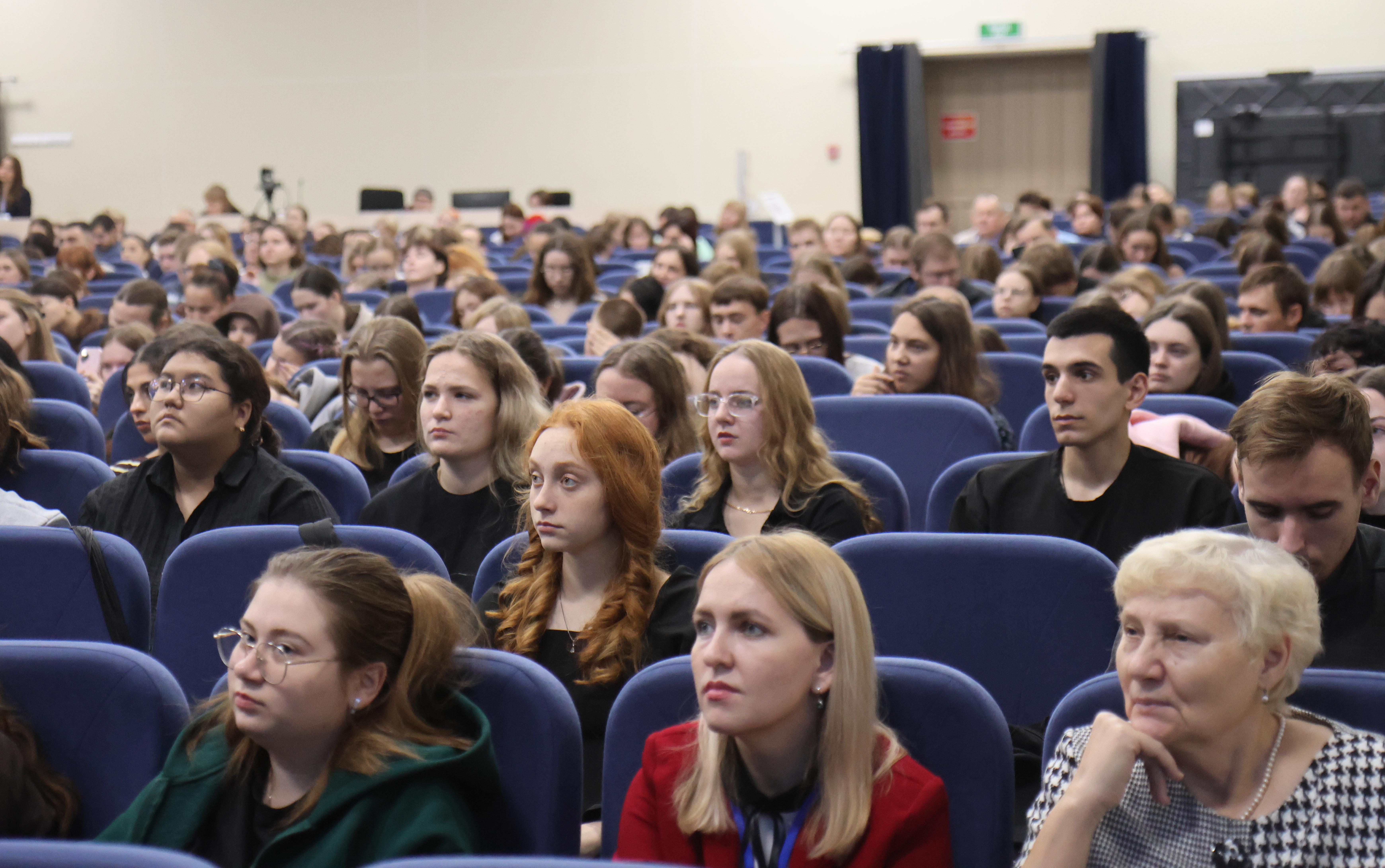 ФОТО к новости: Перспективы развития естественно-научного и математического образования обсуждают в НГПУ