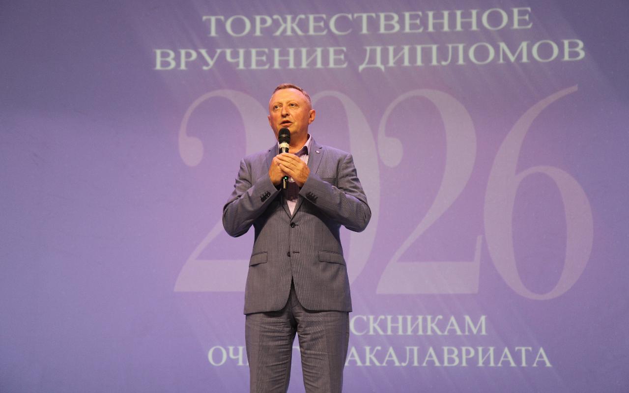 ФОТО к новости: Только на 5 – 55 процентов: выпускникам бакалавриата ИИГСО НГПУ вручили дипломы