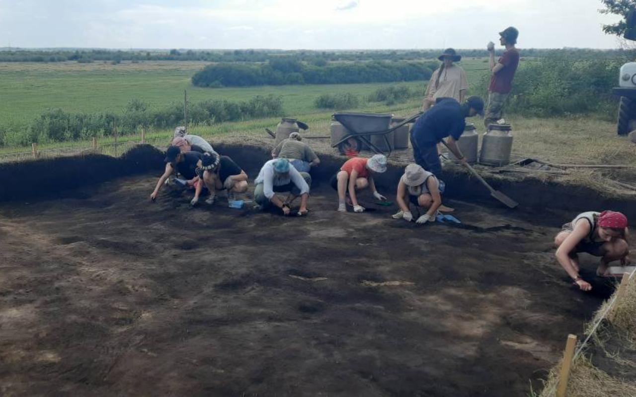 ФОТО к новости: Святилище с литейной печью и таинственный могильник: археологическая практика студентов НГПУ приносит первые открытия