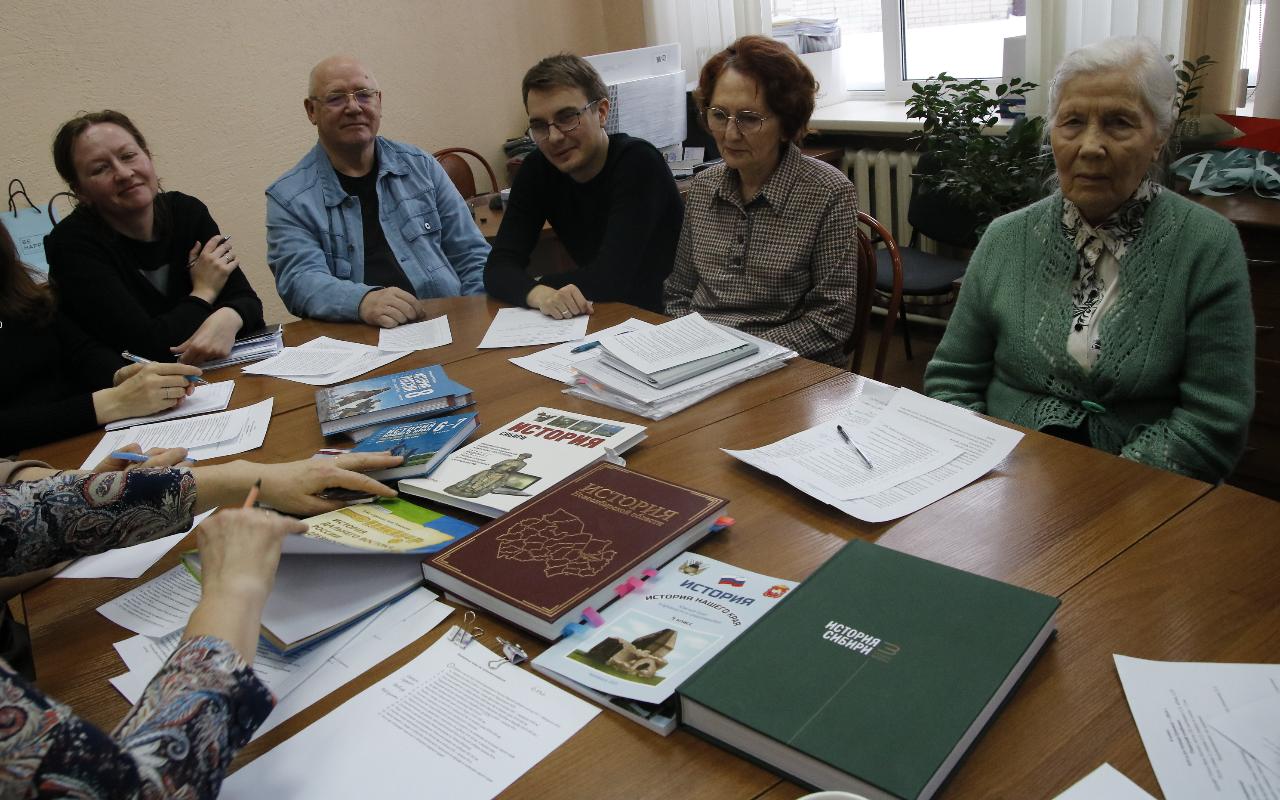 ФОТО к новости: В НГПУ началась работа над учебным пособием «История нашего края» для шестиклассников