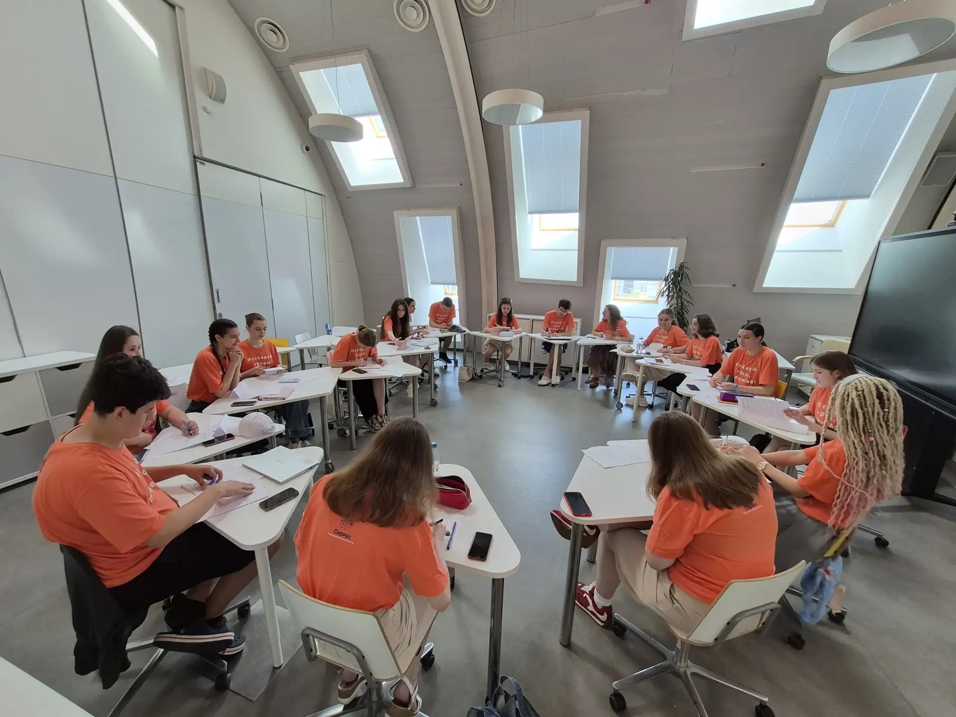 ФОТО к новости: Преподаватели НГПУ работают на образовательной программе «Культура и общество» в «Сириусе»