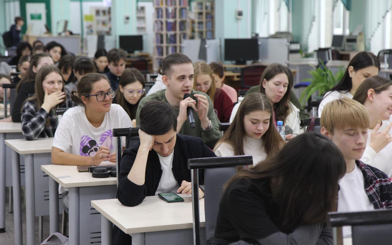 ФОТО к новости: «Чувство справедливости заложено у вас в крови»: ветераны органов внутренних дел Новосибирской и Кемеровской областей встретились со студентами НГПУ