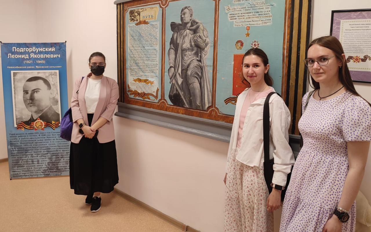 ФОТО к новости: Сельский учитель – какой он? Студенты НГПУ познакомились с жизнью одной из школ Новосибирского района