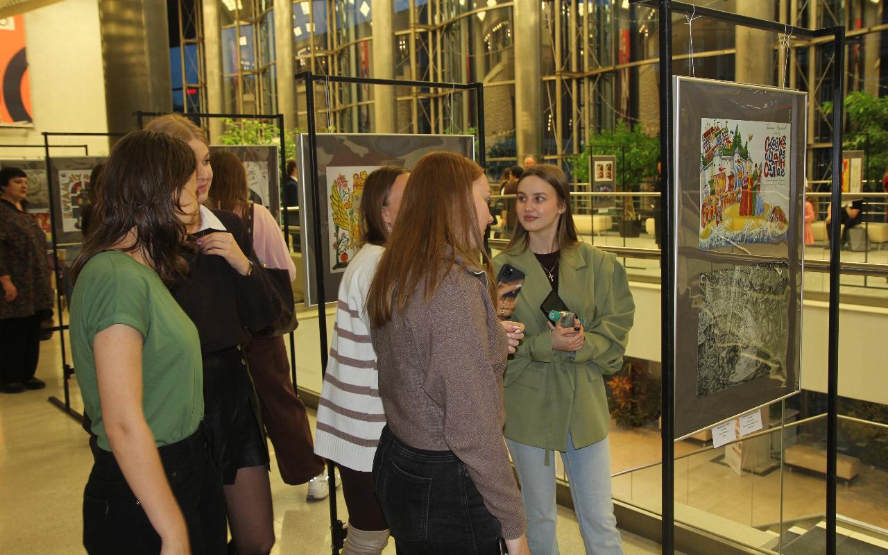 ФОТО к новости: Дневник ПедСибири: творчество юных дизайнеров ИИ НГПУ представил в Новосибирской филармонии