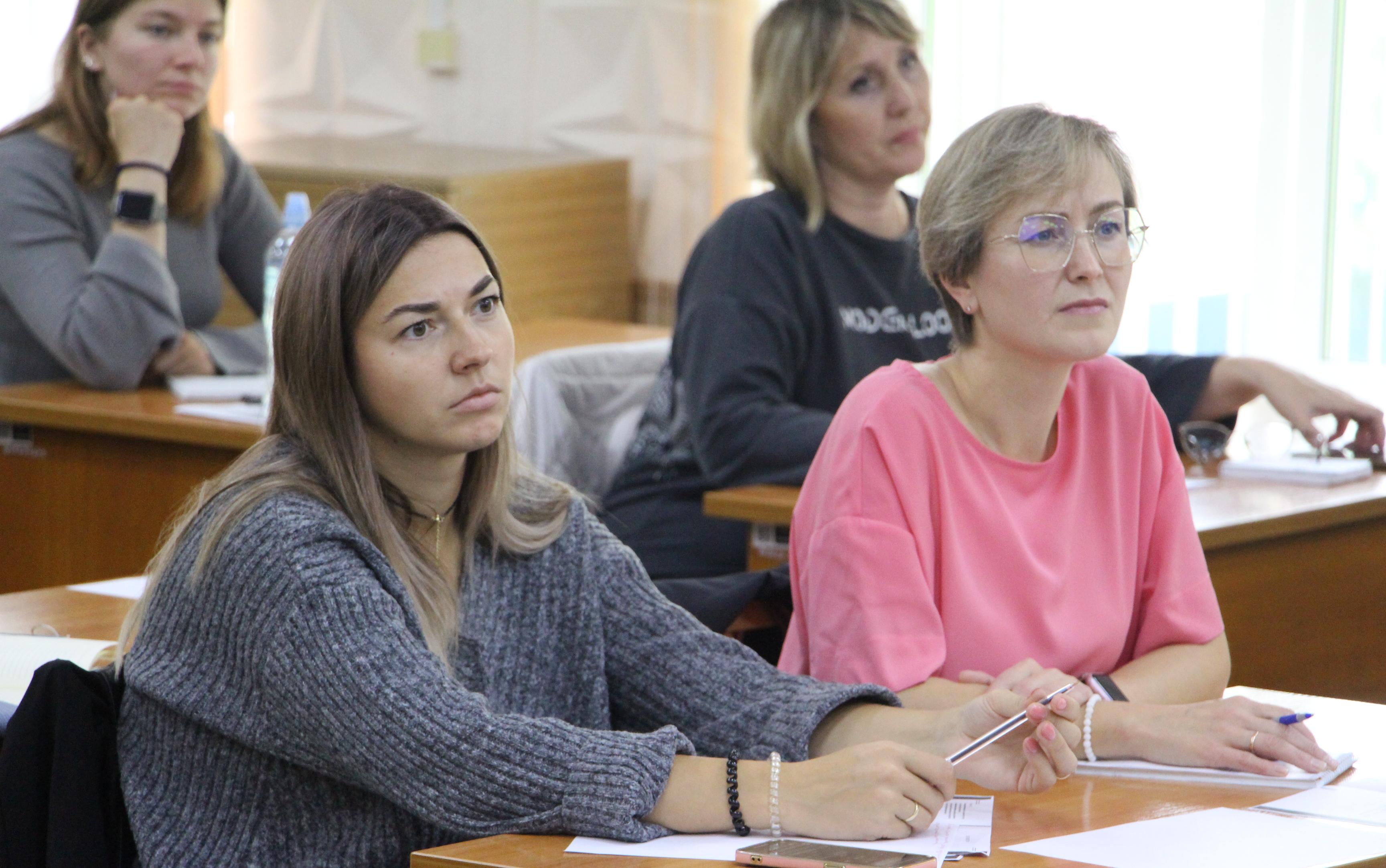 ФОТО к новости: Профилактику буллинга, объединение культур, обучение детей с РАС обсудили в НГПУ
