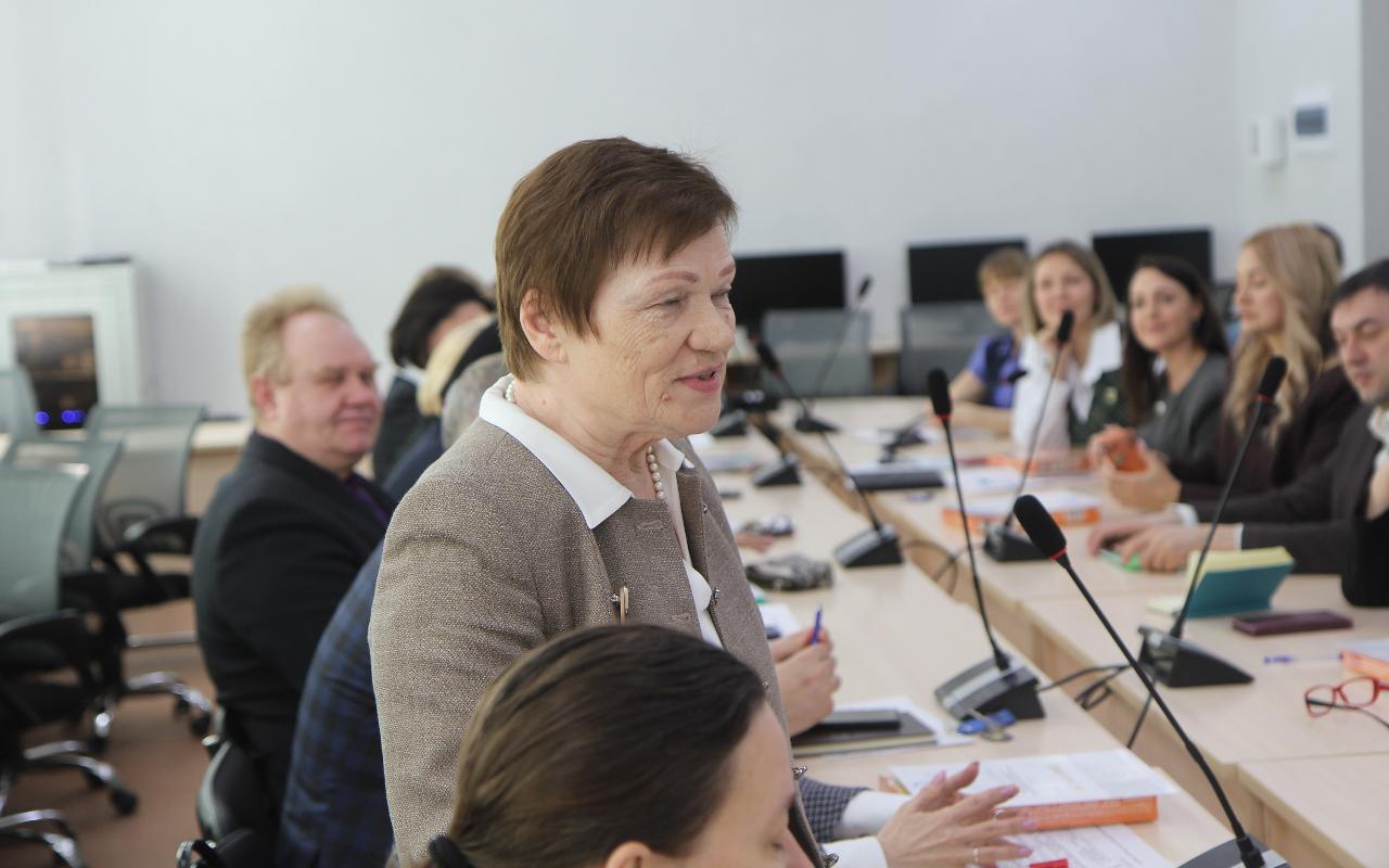 ФОТО к новости: Руководители 12 образовательных учреждений получили в НГПУ сертификаты базовых площадок по апробации и внедрению результатов исследований по темам Минпросвещения России  в 2026 году.