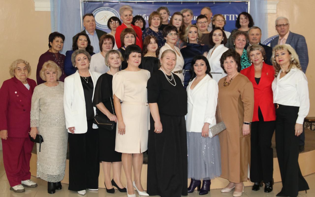 ФОТО к новости: Куйбышевский филиал НГПУ отметил 35-летие: тёплый вечер, родные лица и большая история