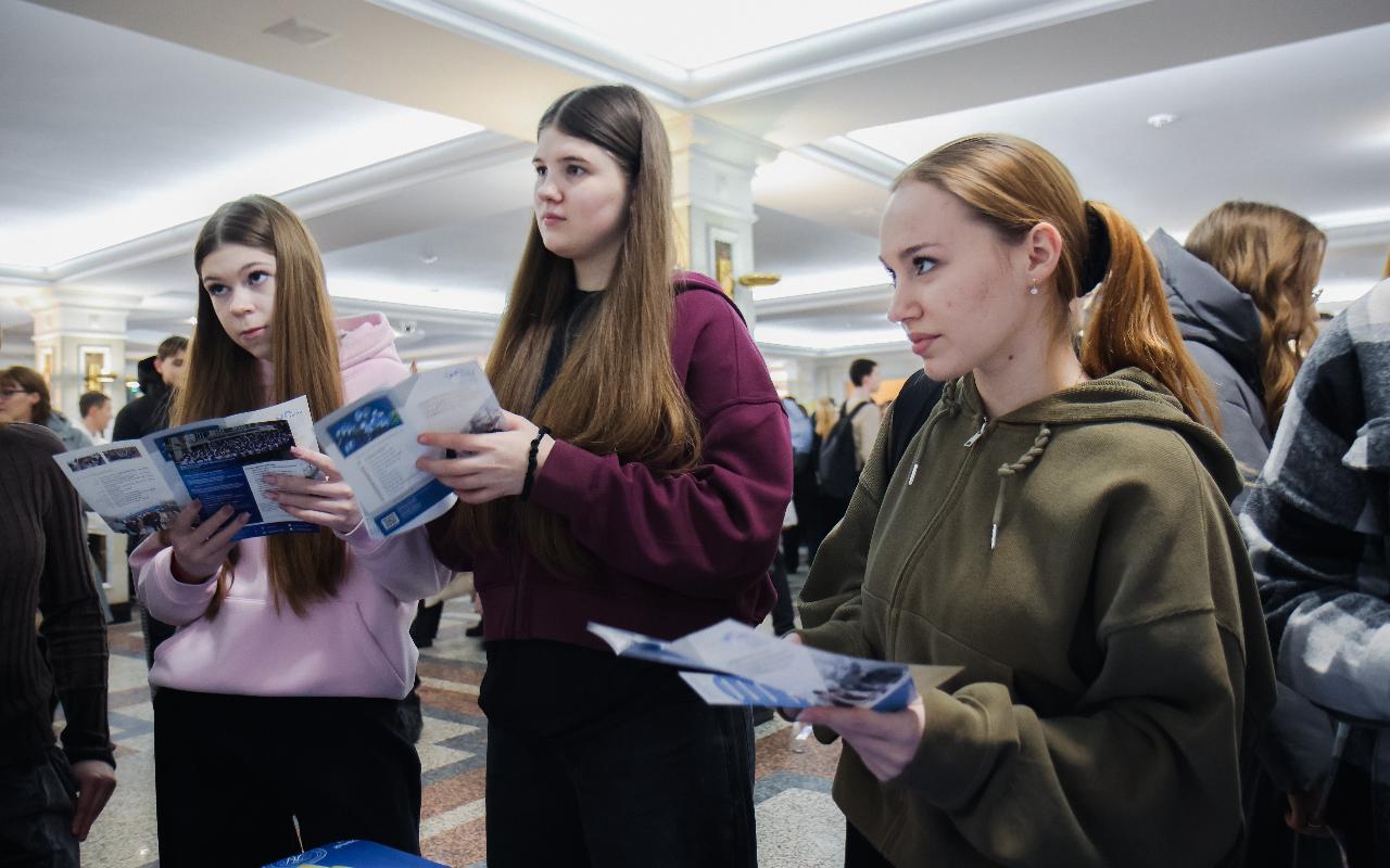 ФОТО к новости: День открытых дверей вузов Новосибирской области: НГПУ — в центре внимания абитуриентов