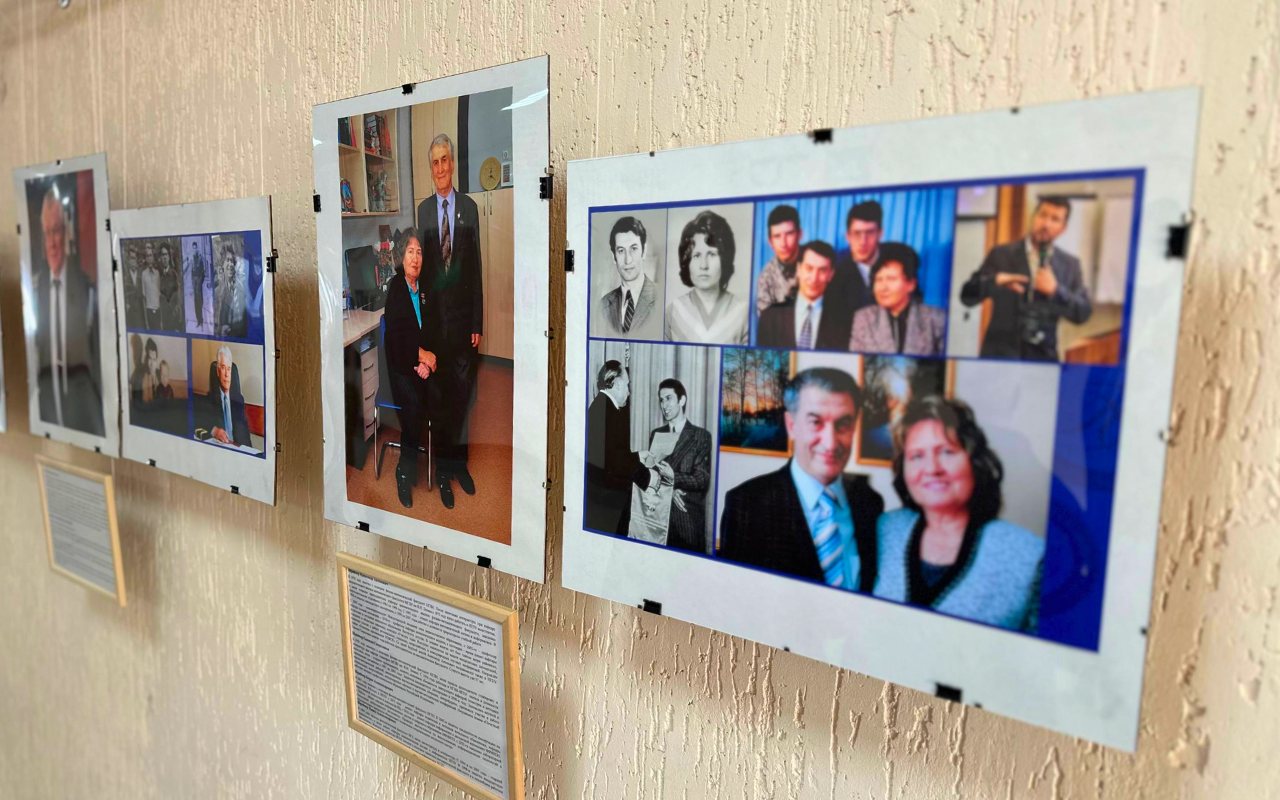 ФОТО к новости: В НГПУ открылась фотовыставка Павла Мирошникова «Династии»