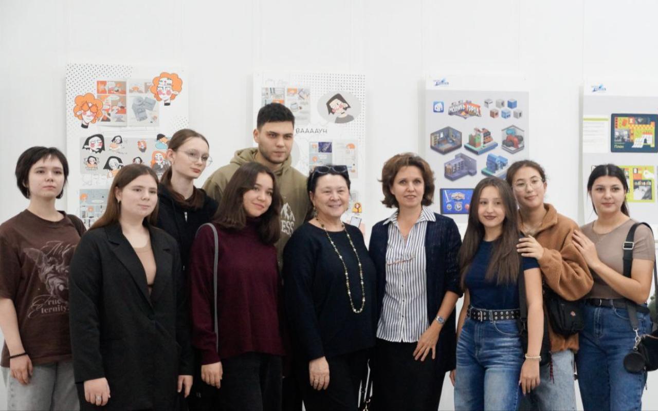 ФОТО к новости: Дневник ПедСибири: в НГХМ открылась выставка выпускных работ студентов Института искусств НГПУ