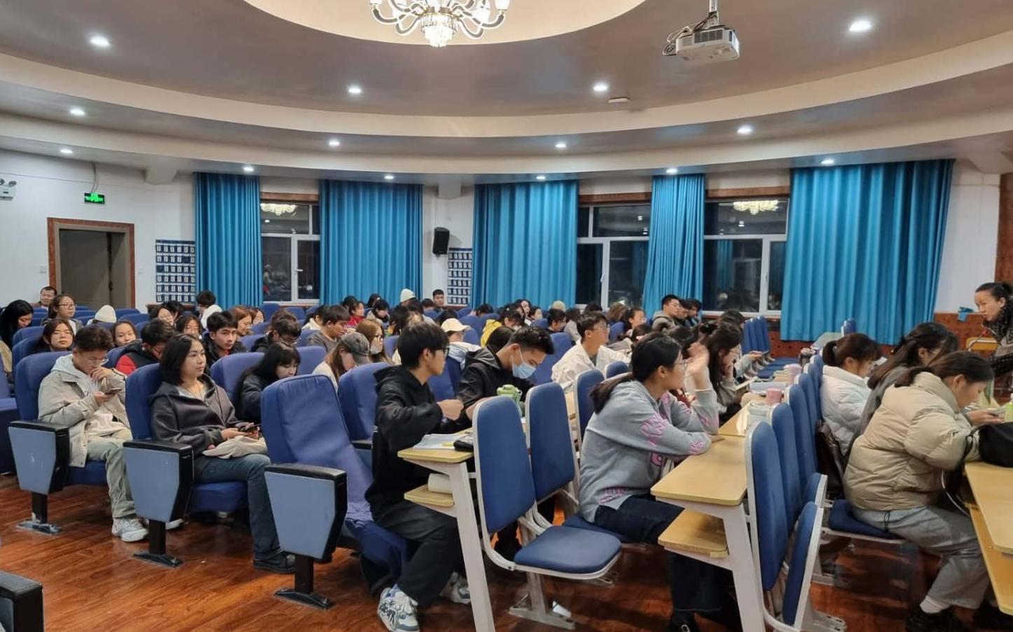 ФОТО к новости: Поговорим по-русски: преподаватели НГПУ ведут курсы в Китае