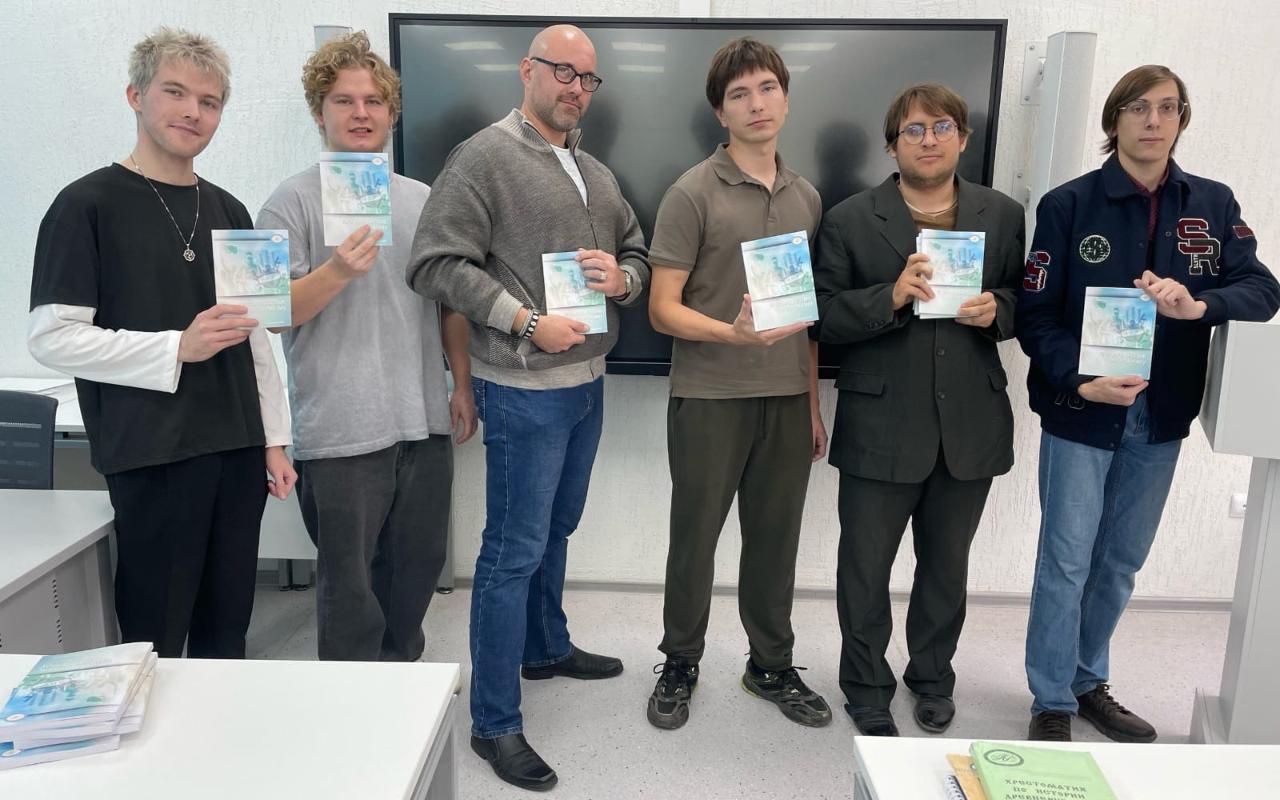 ФОТО к новости: Преподаватели и студенты НГПУ совместно подготовили пособие по теме противодействия экстремизму в молодежной среде