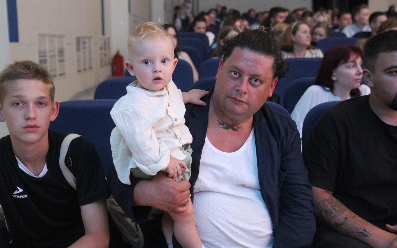 ФОТО к новости: В ИФМИТО - 32 «красных» диплома: НГПУ продолжает чествовать выпускников-2026