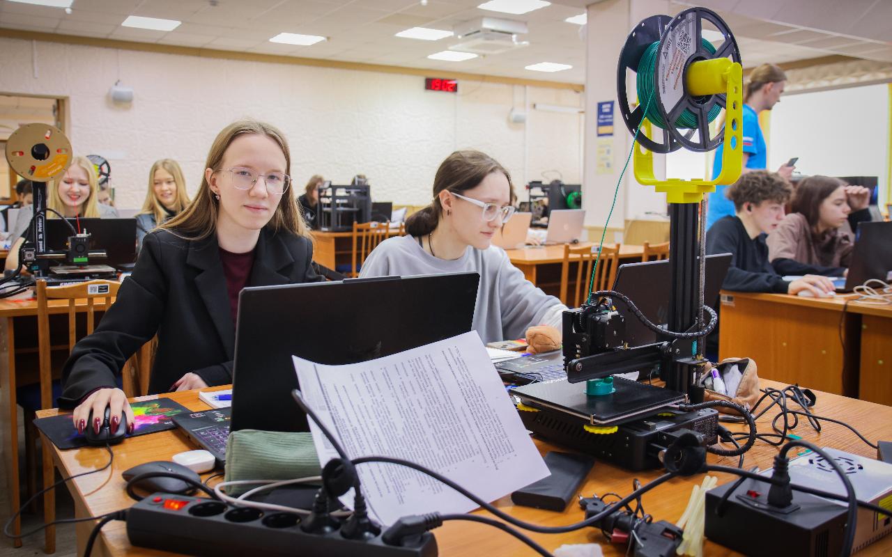 ФОТО к новости: В НГПУ прошёл региональный этап Всероссийской инженерной олимпиады школьников по 3D-технологиям