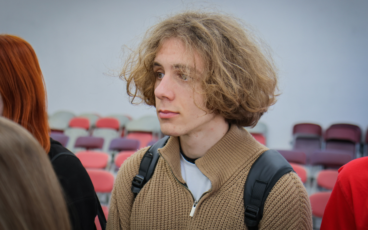 ФОТО к новости: Под флагом России: студенты-журналисты НГПУ продолжают традицию