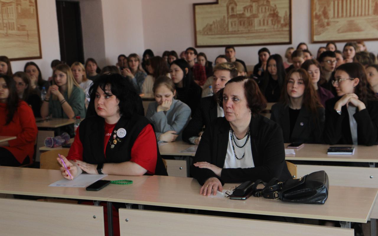 ФОТО к новости: Достойные ответы на вызовы сегодняшнего дня: в НГПУ обсудили социокультурные проблемы человека в меняющемся мире