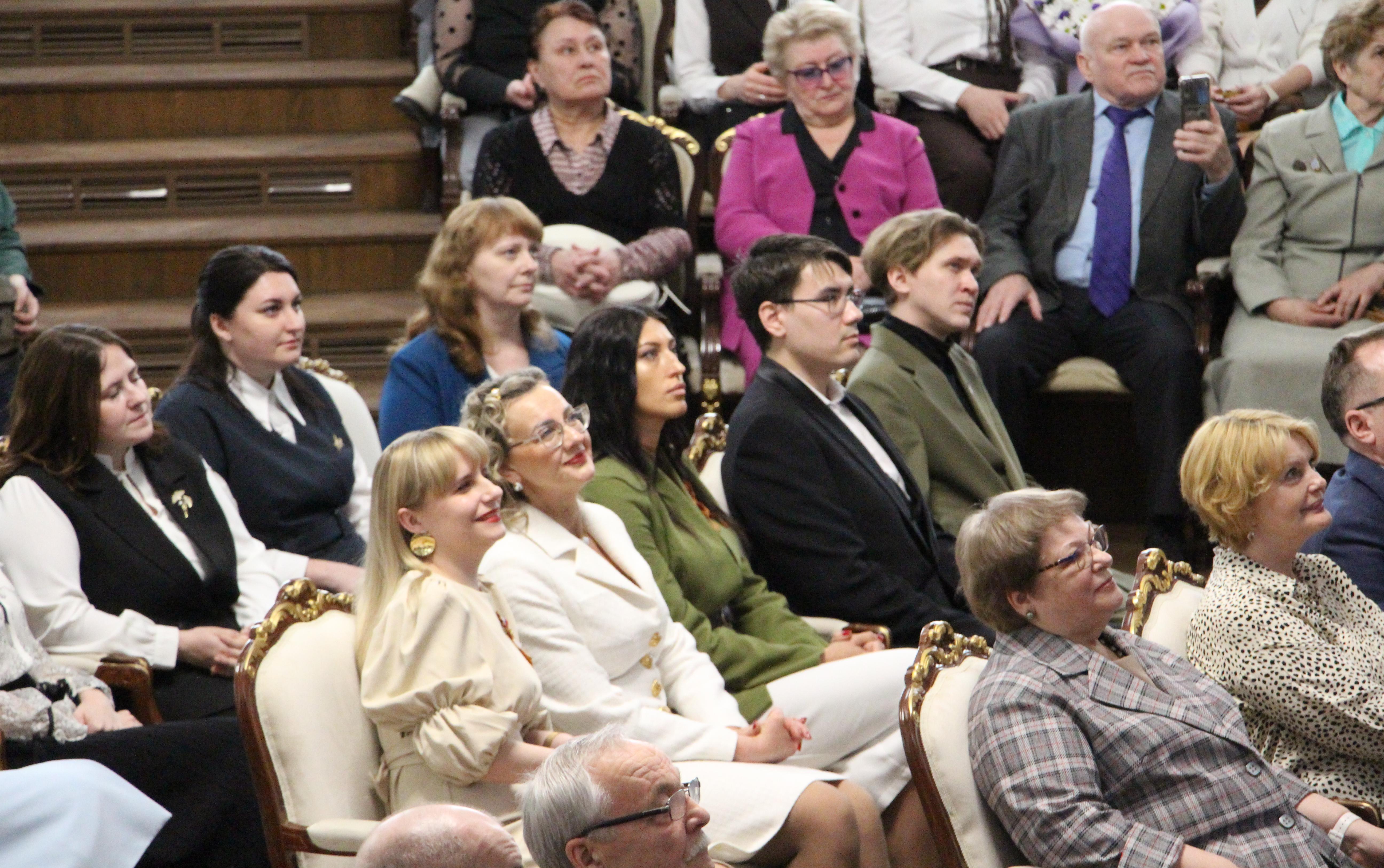 ФОТО к новости: Абсолютным победителем регионального этапа конкурса «Учитель года» стал выпускник ИЕСЭН НГПУ