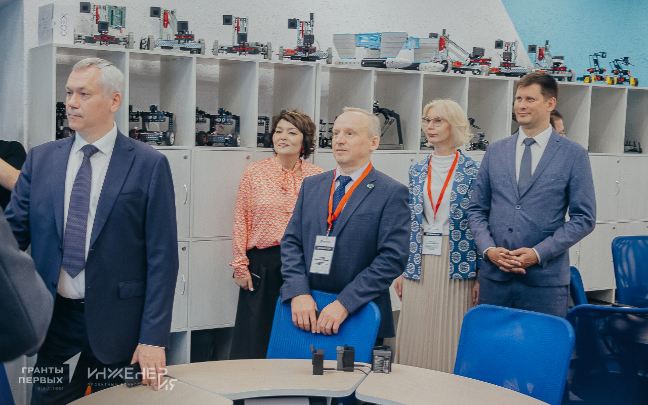 ФОТО к новости: «ИНЖЕНЕРиЯ»: школьники Новосибирска строят будущее с беспилотными технологиями