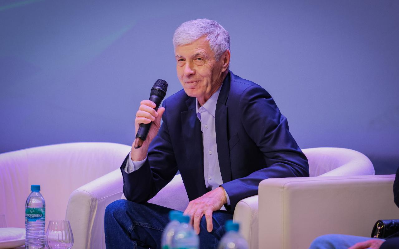 ФОТО к новости: Как стать героем спорта: олимпийские легенды раскрыли секреты студентам НГПУ