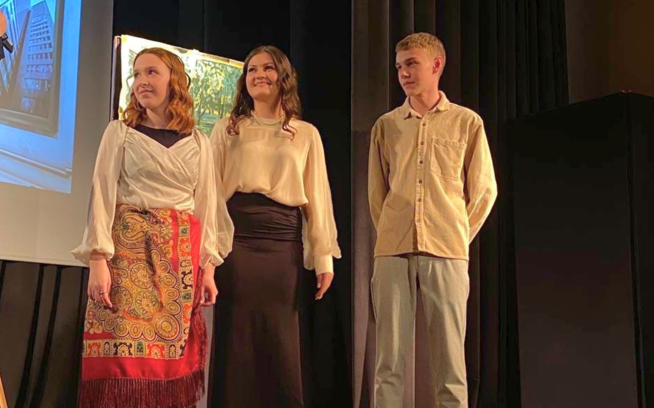 ФОТО к новости: «Ожившие полотна»: студенты ИКиМП НГПУ представили театрализованный дивертисмент в рамках «Ночи музеев»