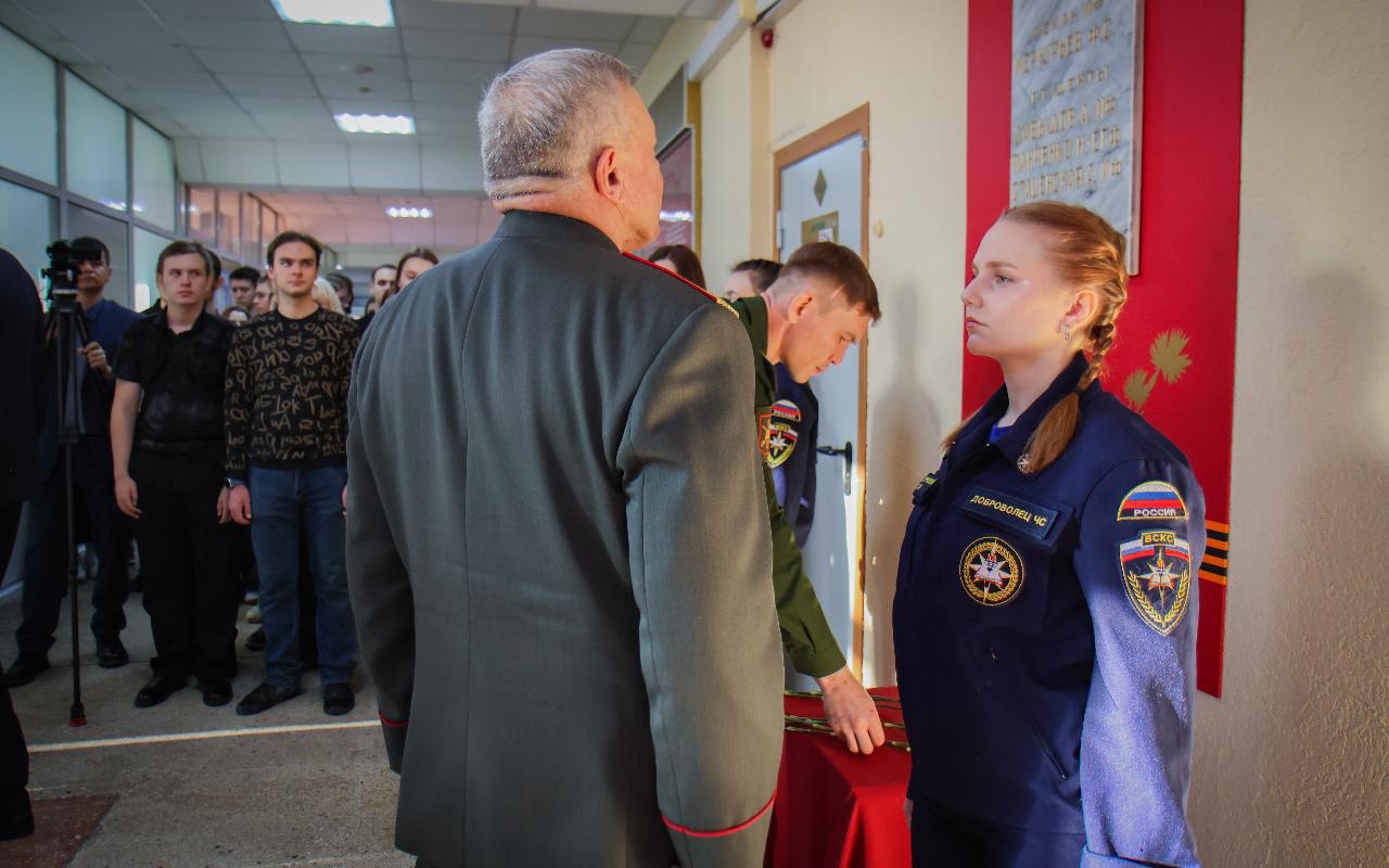 ФОТО к новости: В НГПУ почтили память героев: возложение цветов и урок мужества в День Героев Отечества