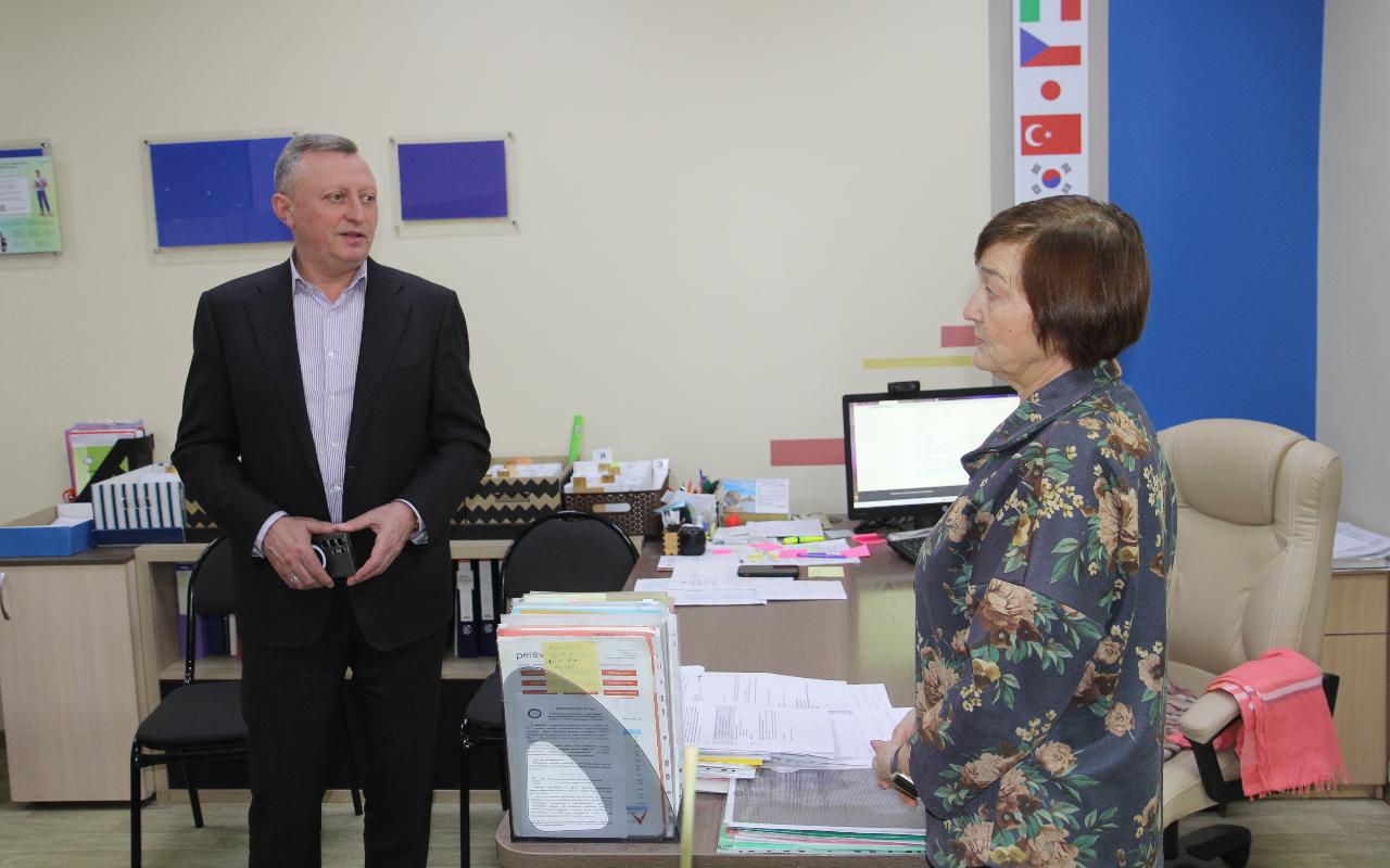 ФОТО к новости: И.о. ректора Сергей Александрович Нелюбов: «Научные подразделения НГПУ справляются со своими задачами»