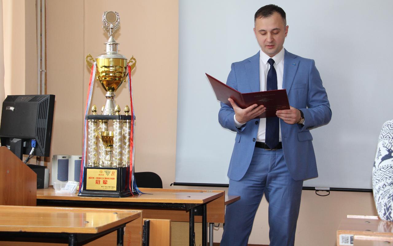 ФОТО к новости: Герои среди нас: как прошел кураторский час на факультете физической культуры НГПУ