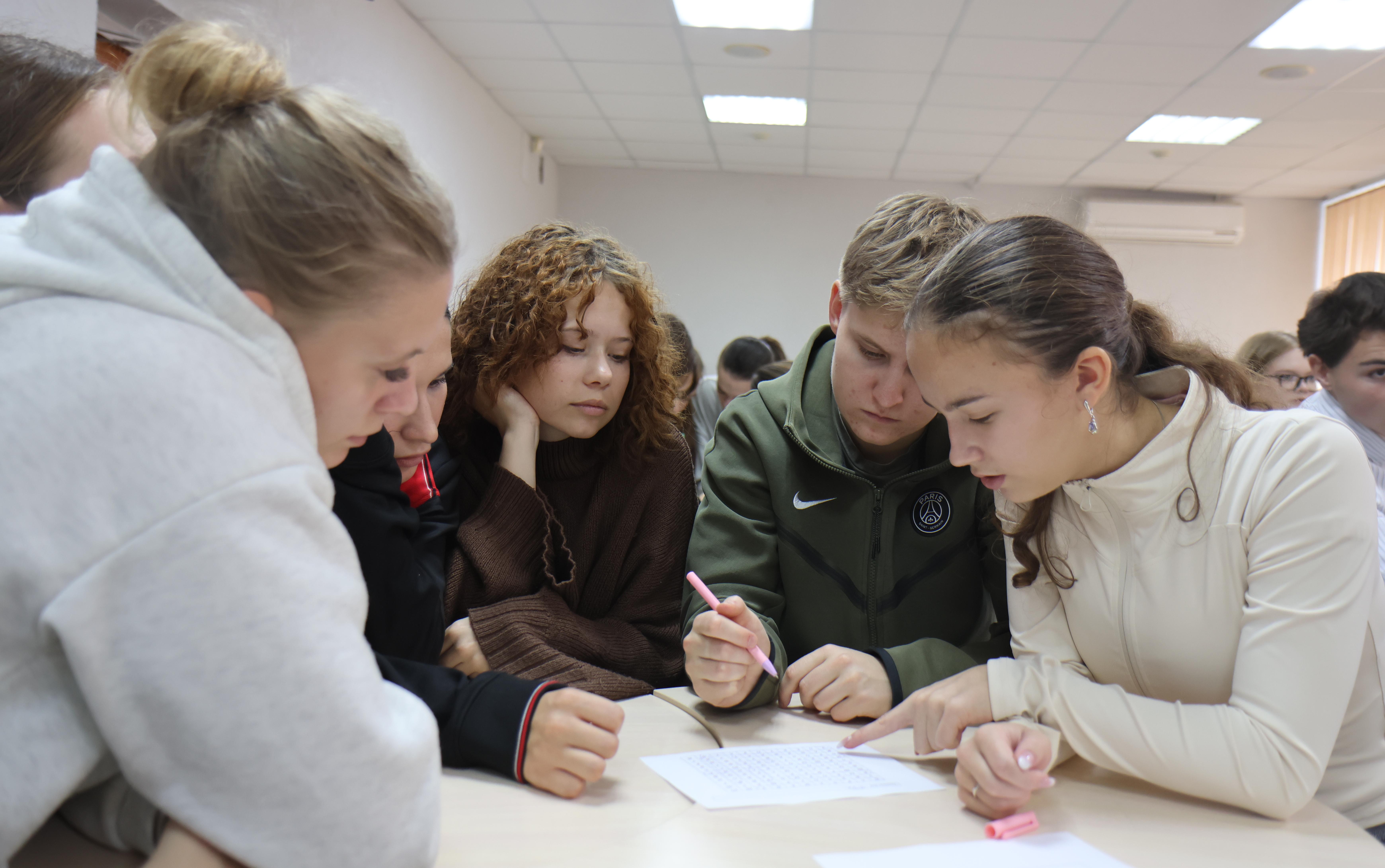 ФОТО к новости: Кто больше всех знает про выборы: студенты НГПУ посоревновались в правовых знаниях