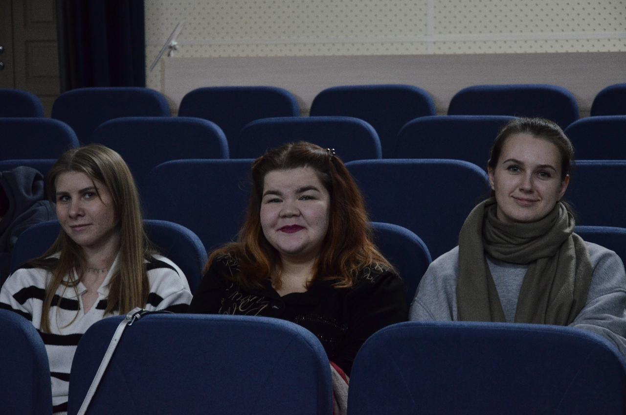 ФОТО к новости: «Непопсовый концерт» НГПУ: Международный день студента прошел в ритме бардовской песни 