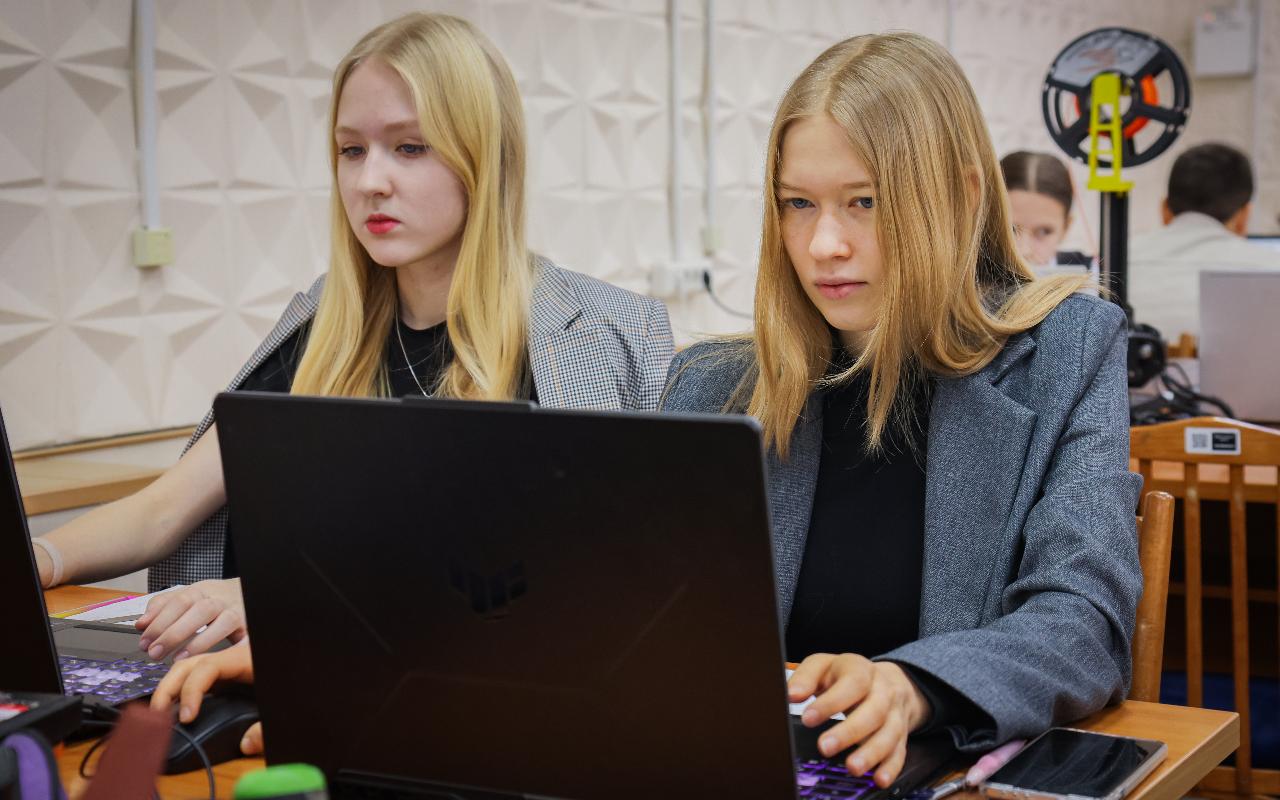 ФОТО к новости: В НГПУ прошёл региональный этап Всероссийской инженерной олимпиады школьников по 3D-технологиям