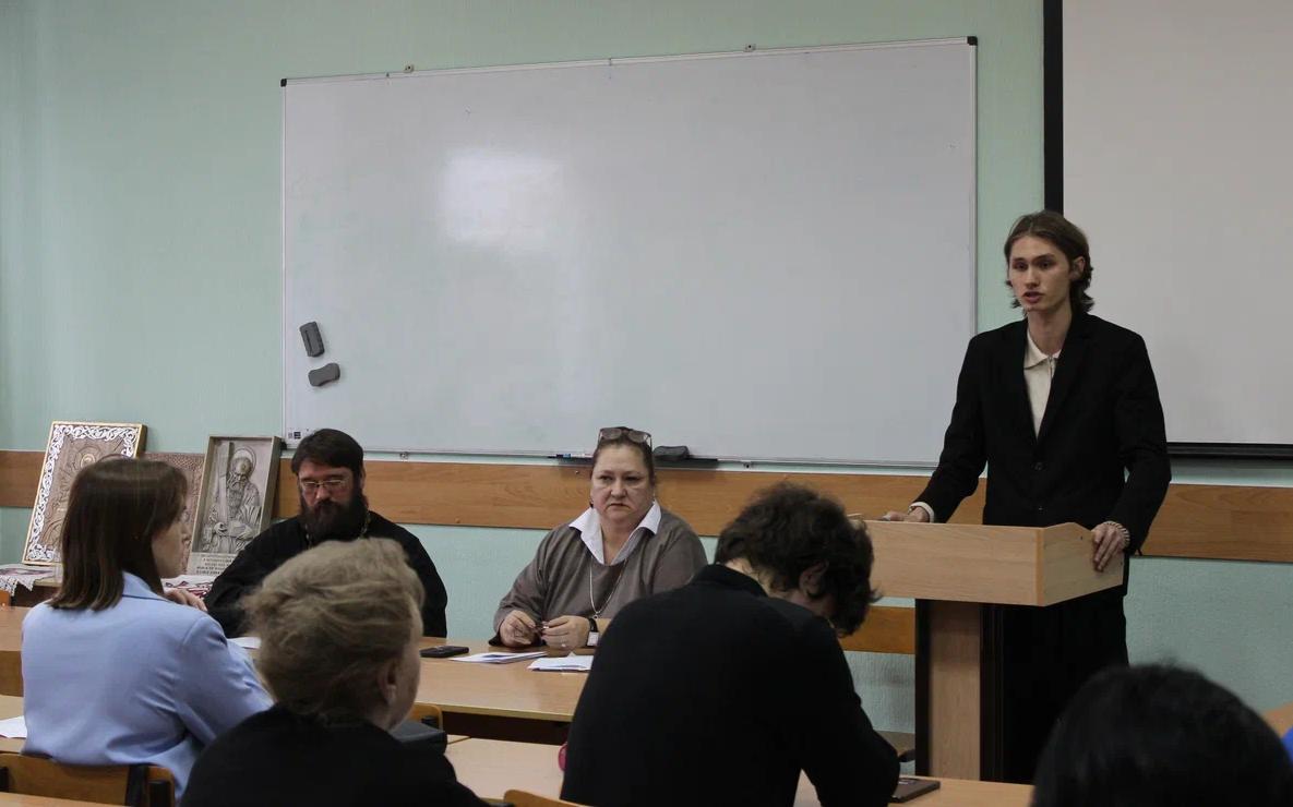 ФОТО к новости: Диалог о роли традиционных ценностей в современном мире состоялся в НГПУ