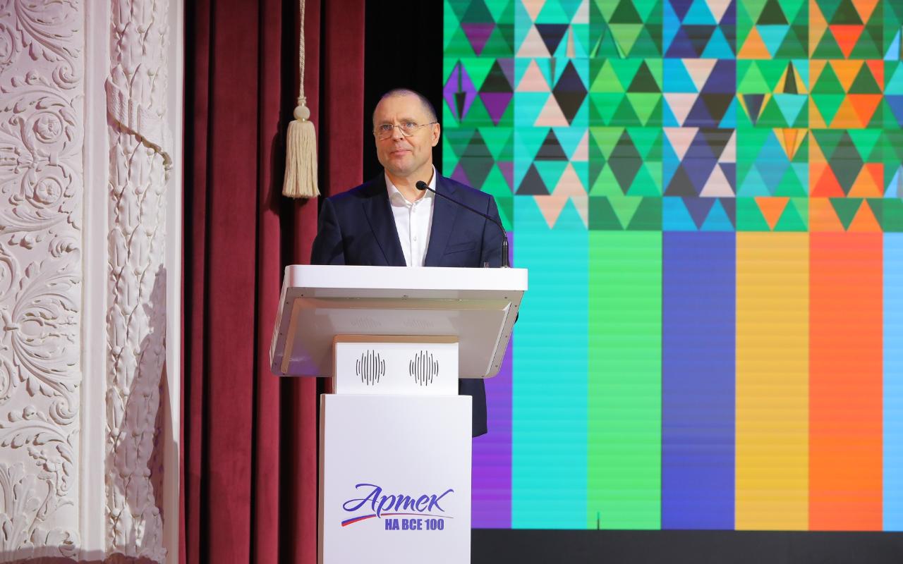 ФОТО к новости: «Артек» - это флагман российской системы образования»: Сергей Кравцов направил приветствие участникам X Международной конференции тематических партнеров в «Артеке»