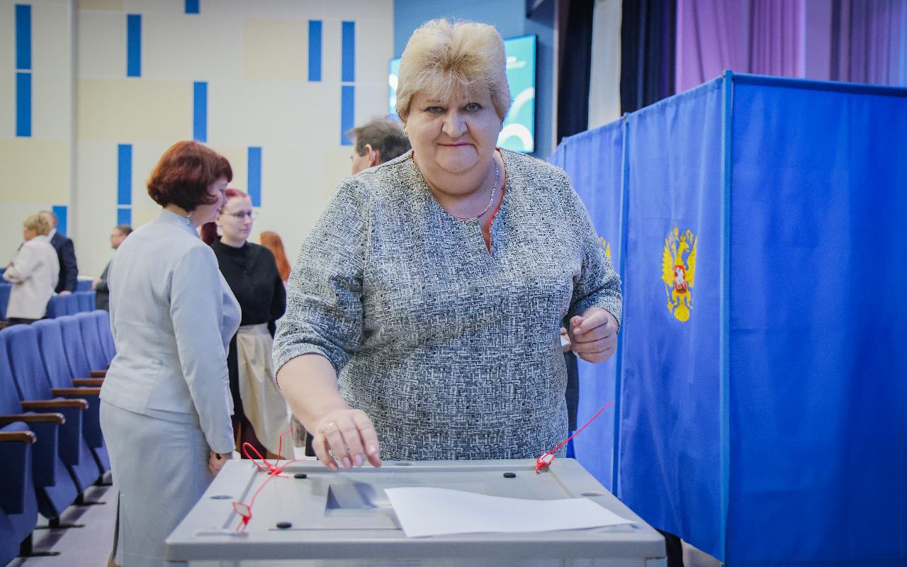 ФОТО к новости: Сергей Александрович Нелюбов избран ректором НГПУ