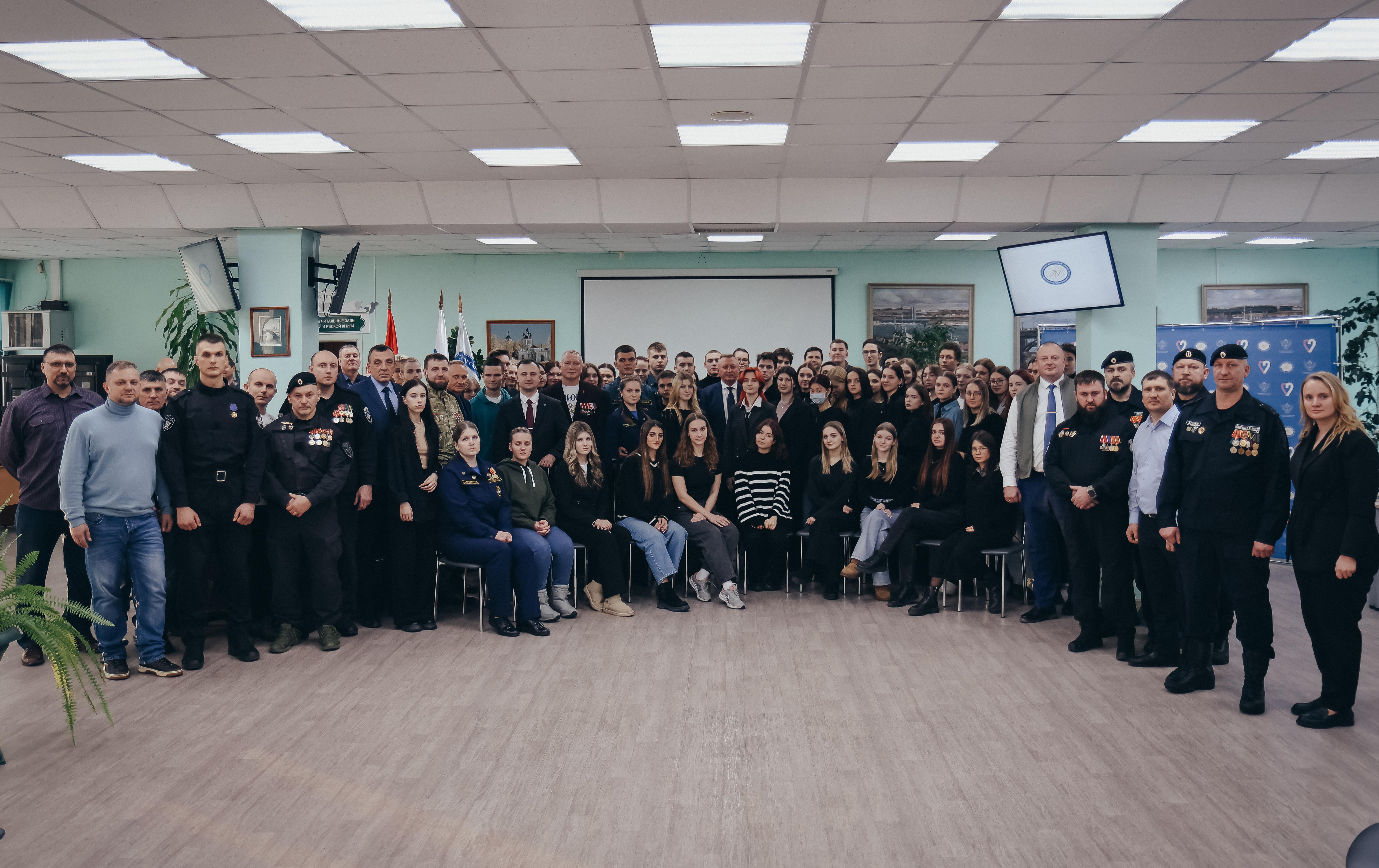 ФОТО к новости: «Время героев»: в НГПУ обсудили, что вдохновляет человека на подвиг