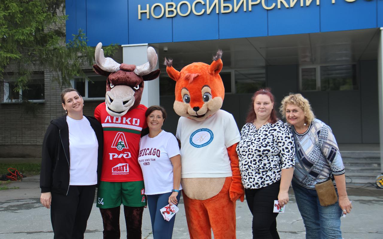 ФОТО к новости: Заряд бодрости и настроения: титулованные спортсмены провели зарядку для коллектива НГПУ 