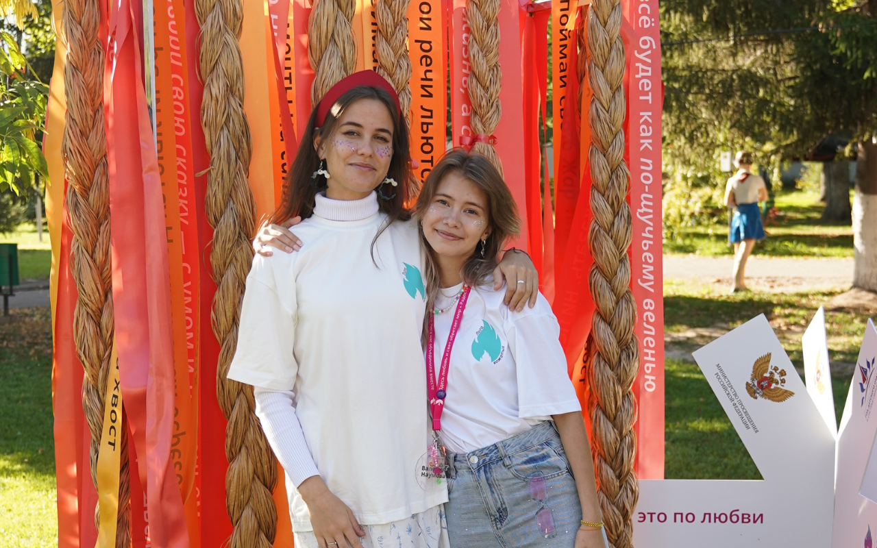 ФОТО к новости: Студентки НГПУ приняли участие в «Академии Лиги вожатых – 2025»