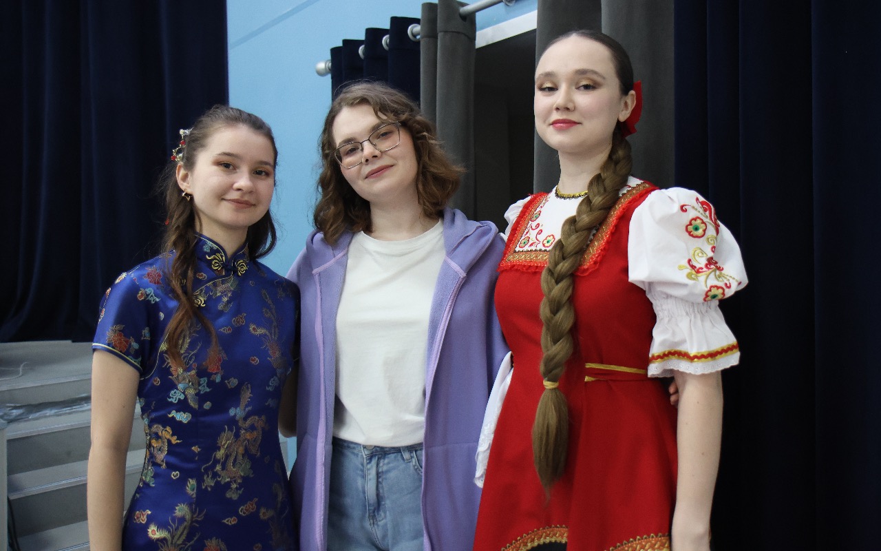 ФОТО к новости: В ИИГСО НГПУ прошёл Международный фестиваль восточных культур «Праздник весны: с Востока на Запад»