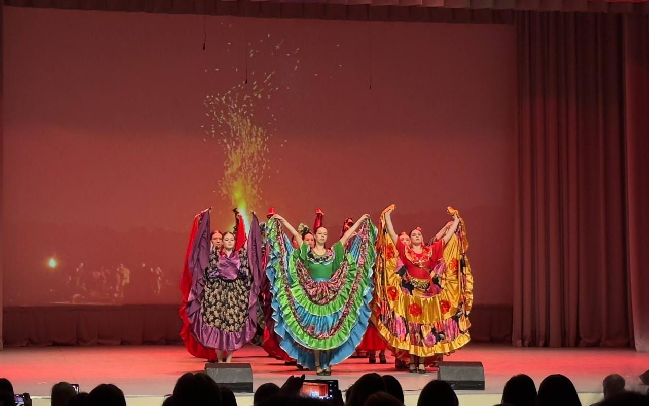 ФОТО к новости: Творческий финал года: студенты ИКиМП НГПУ выступили на отчетном концерте